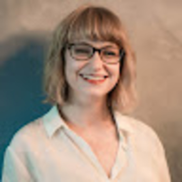 Meet your Posher, Hillary - Picture 1 of 1